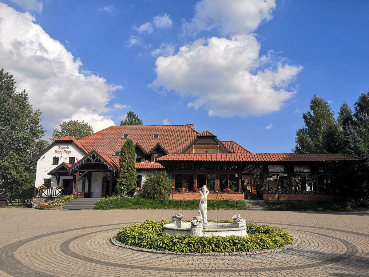 匝亚比亚里林酒店 Sterławki Wielkie 外观 照片